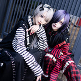 零-zero- ZIP Hoodie